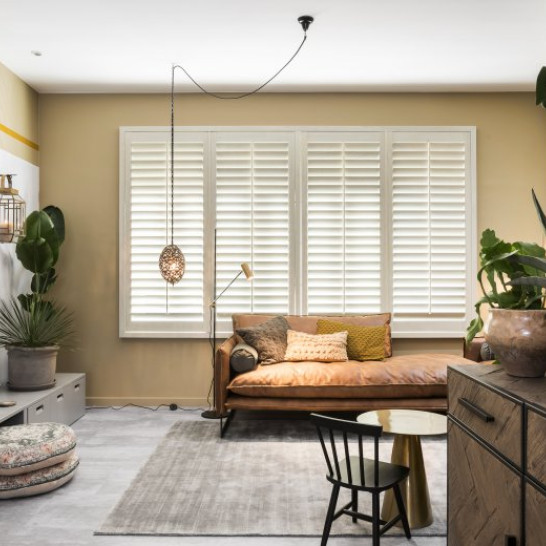 Houten shutters in een witte uitvoering van het merk JASNO